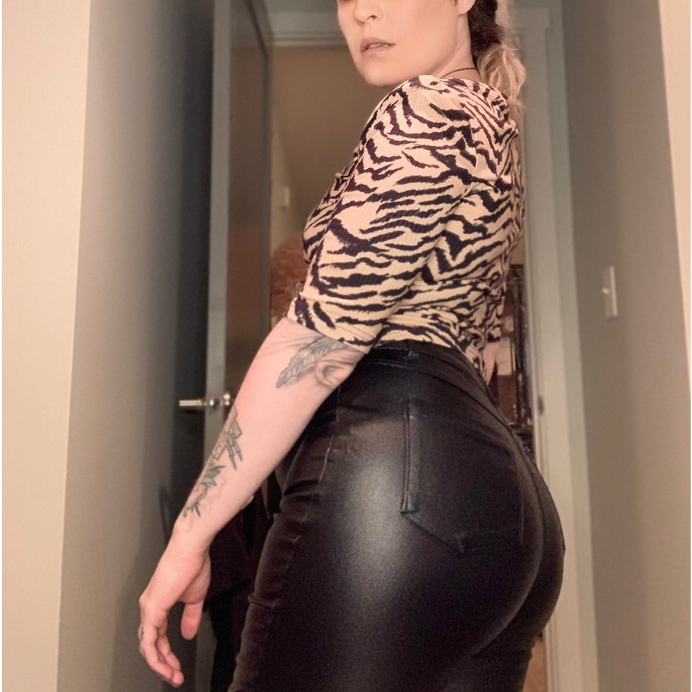 Faux leather stretchy pants